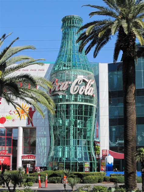 Las vegas coca cola - Coca-Cola Store Las Vegas, Es un lugar que es para fanáticos de coca cola en definitivamente es increíble la coca gigante que tienen, sin embargo no me pareció lo mejor de lo mejor, me pareció que le falta algo mas, tienen para que tomes distintas cosas que hay en todo el mundo y de los cuales sale carísimo, tiene …